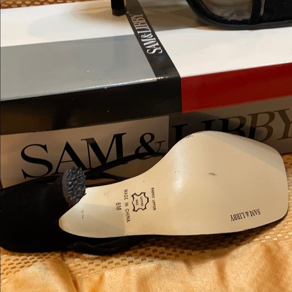 Black velvet heels 3 inch heel. - Picture 4 of 5